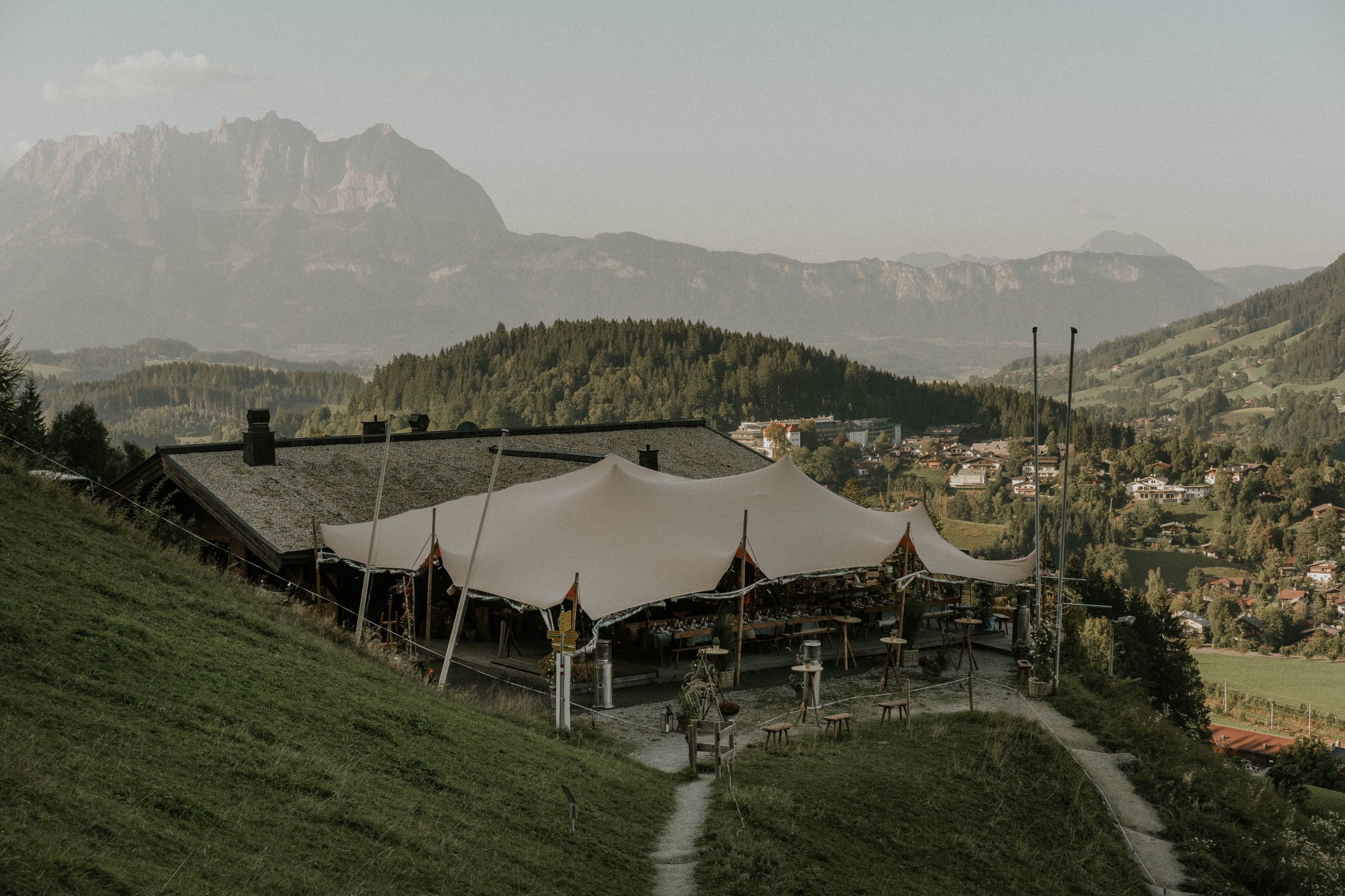 Hero · Hochzeitszelt vor dem Wilden Kaiser